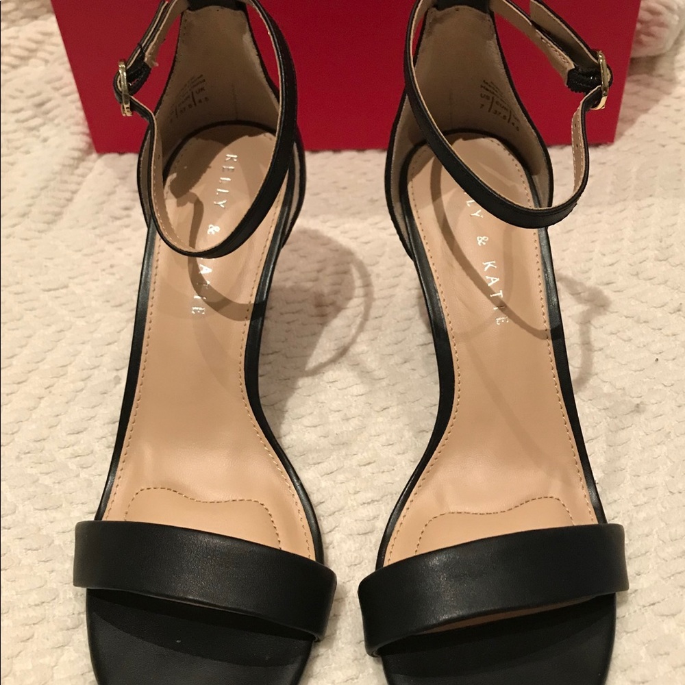 Kelly & Katie Black Sandals - Picture 3 of 7